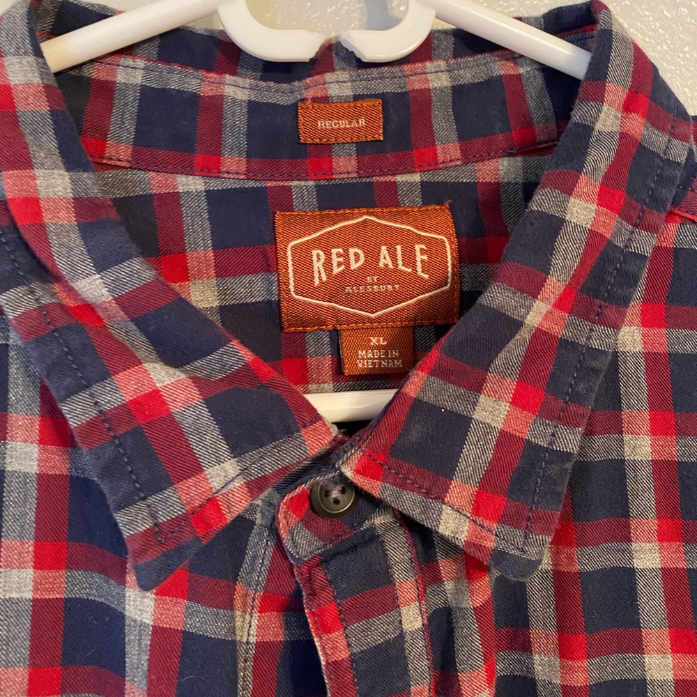 RED ALE by Alesbury Long Sleeve Button Down
